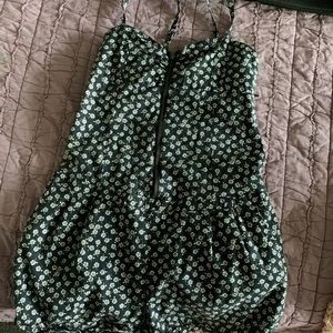 Flower pattern zip up romper super cute